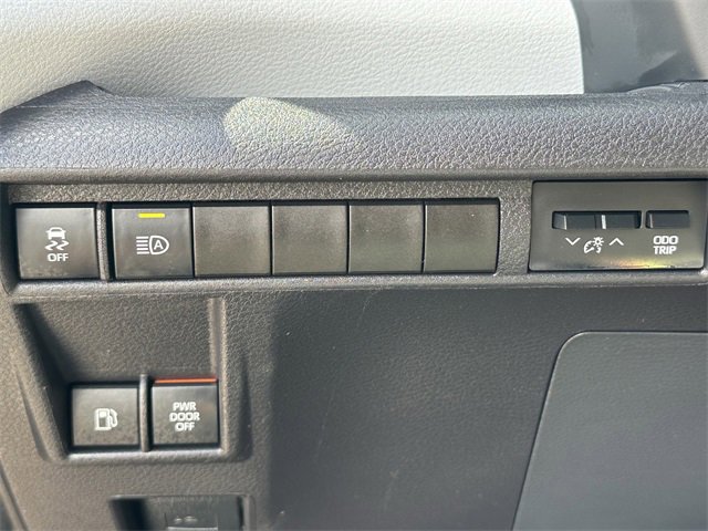 Used 2025 Toyota Sienna XLE image 19