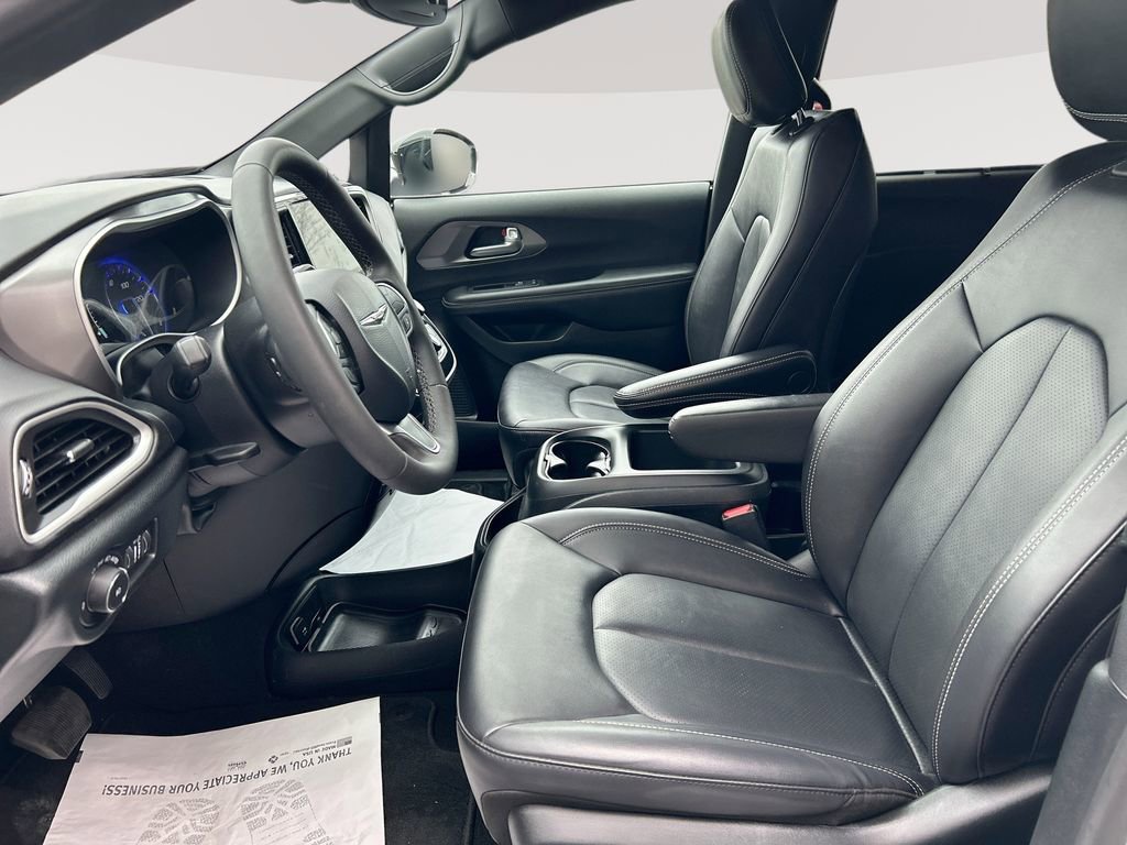 Used 2025 Chrysler Pacifica Select FWD image 23