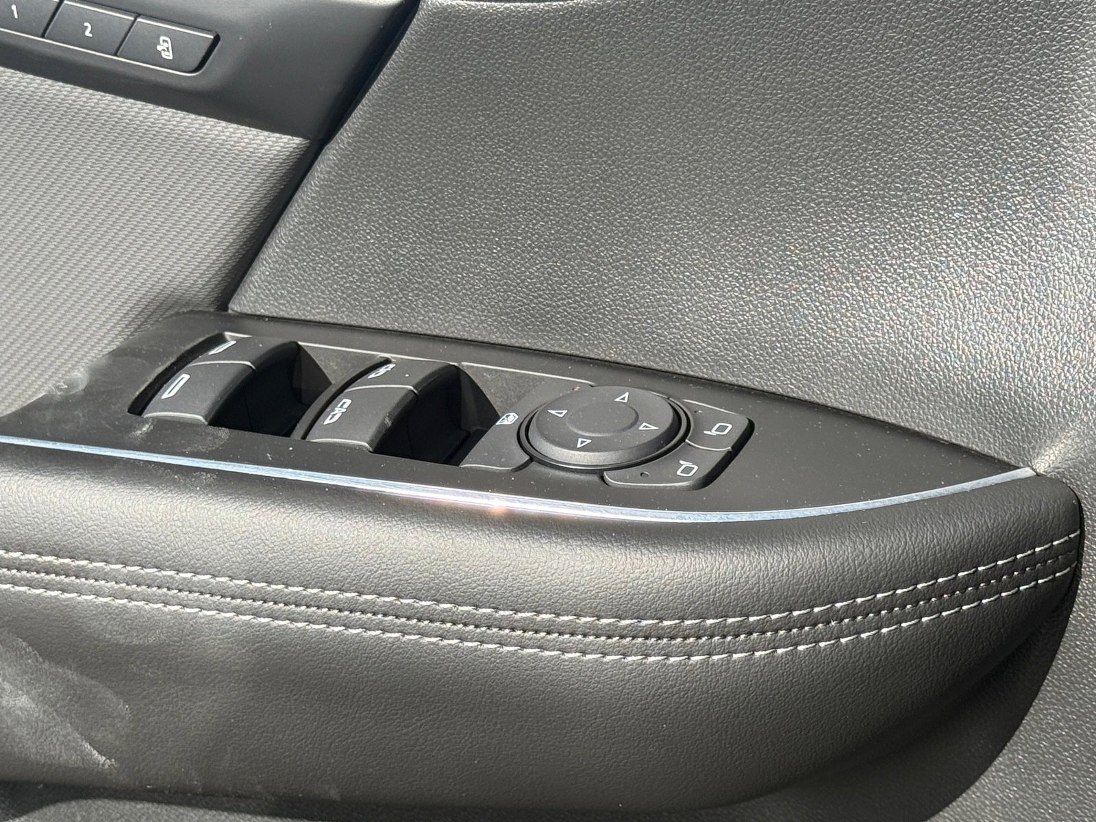 Used 2025 Buick Envision Preferred image 24