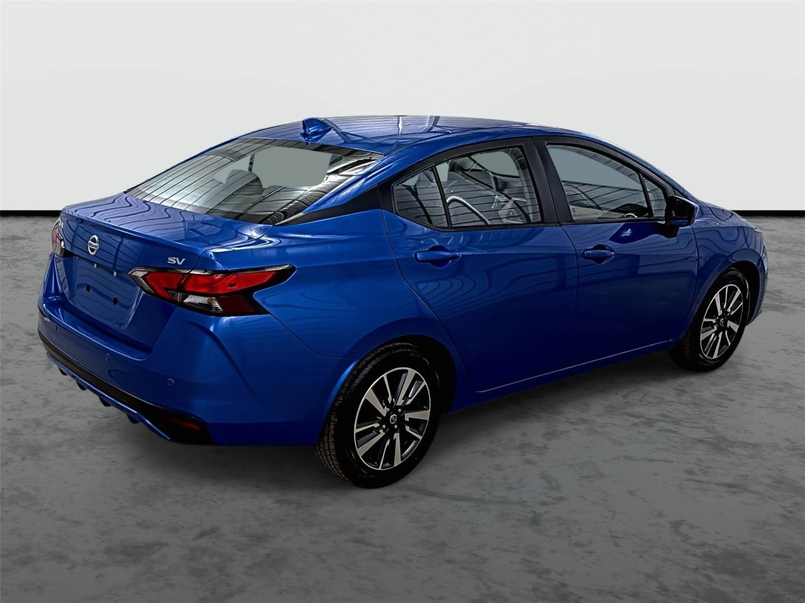 Used 2022 Nissan Versa SV image 4