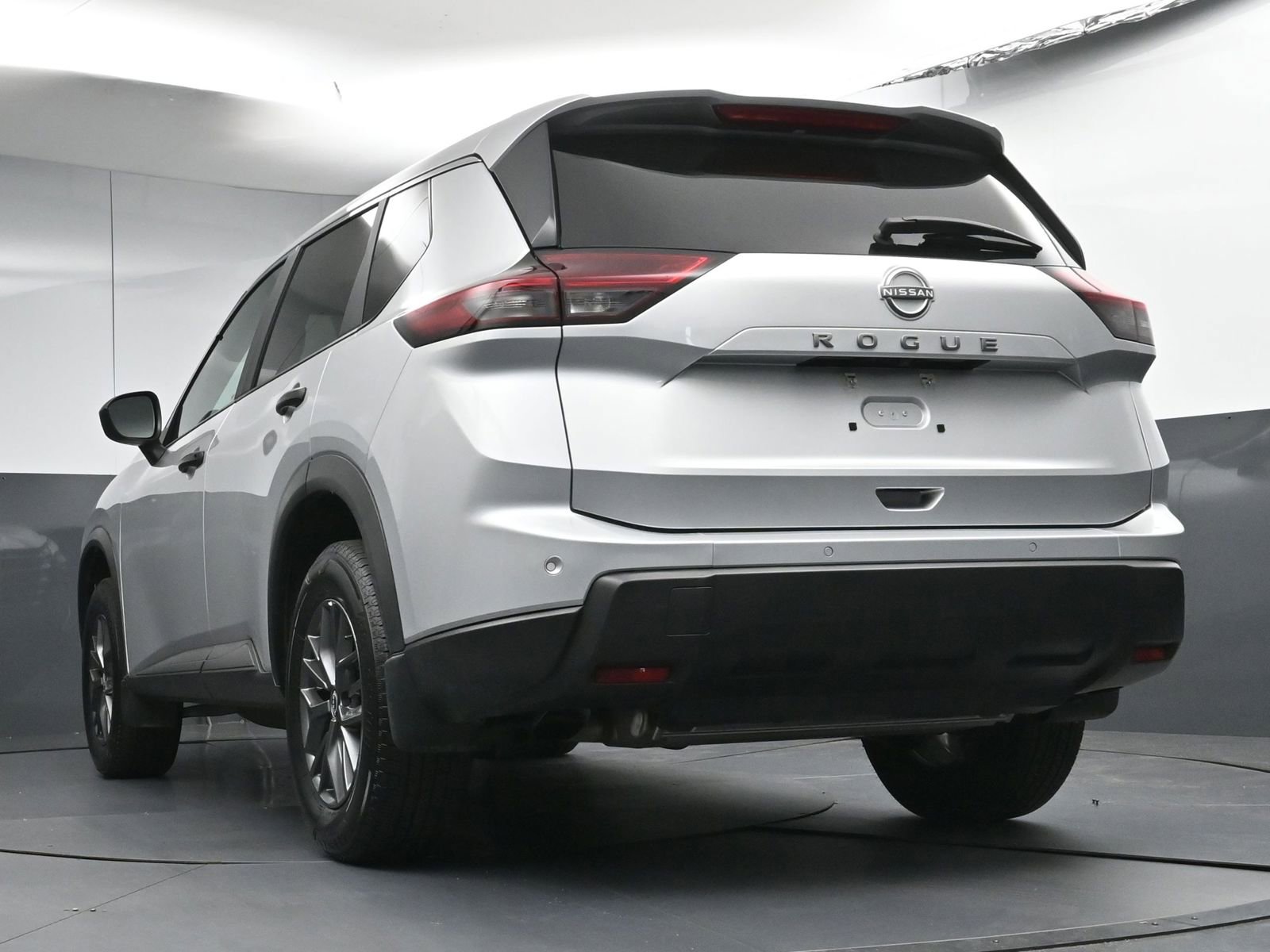Used 2025 Nissan Rogue S image 24