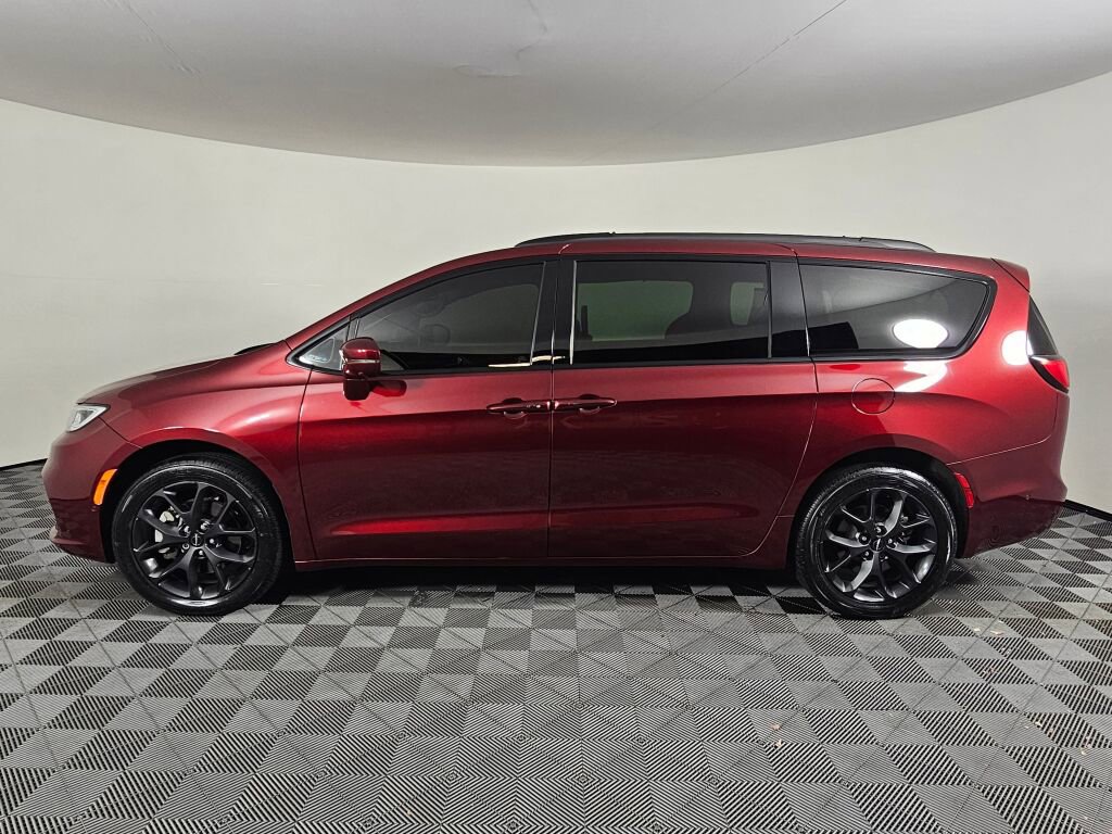 Used 2021 Chrysler Pacifica Touring-L w/ Uconnect Theater Family Group AWD/4WD image 6
