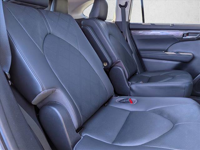 Used 2020 Toyota Highlander Platinum AWD/4WD image 22