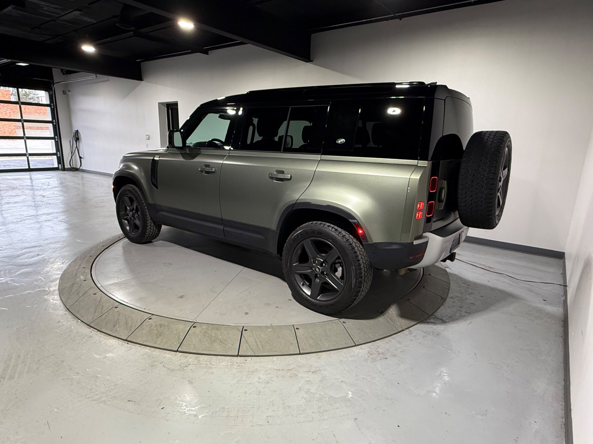 Used 2022 Land Rover Defender 110 S image 12