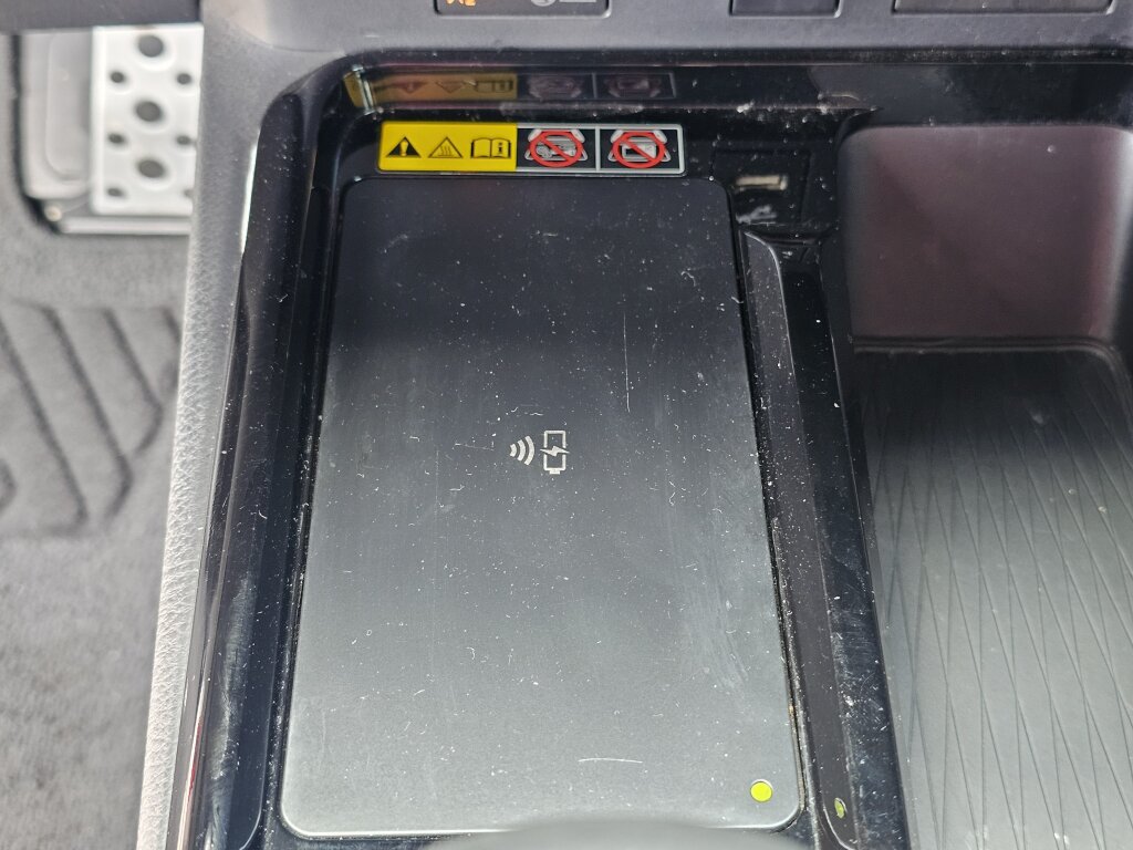Used 2025 Toyota Camry XSE FWD image 33