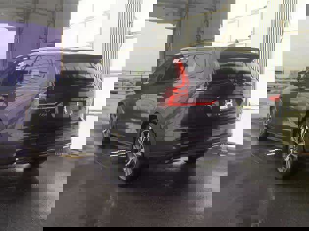 Used 2025 Volvo V60 B5 Cross Country Plus image 4