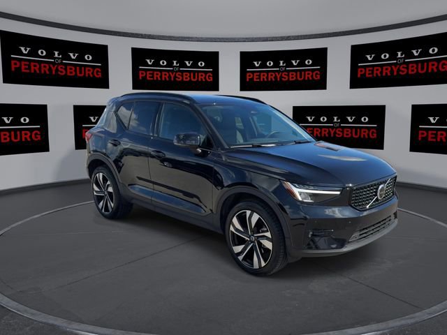 Used 2023 Volvo XC40 B5 Plus w/ Driver Assist Package AWD/4WD image 2