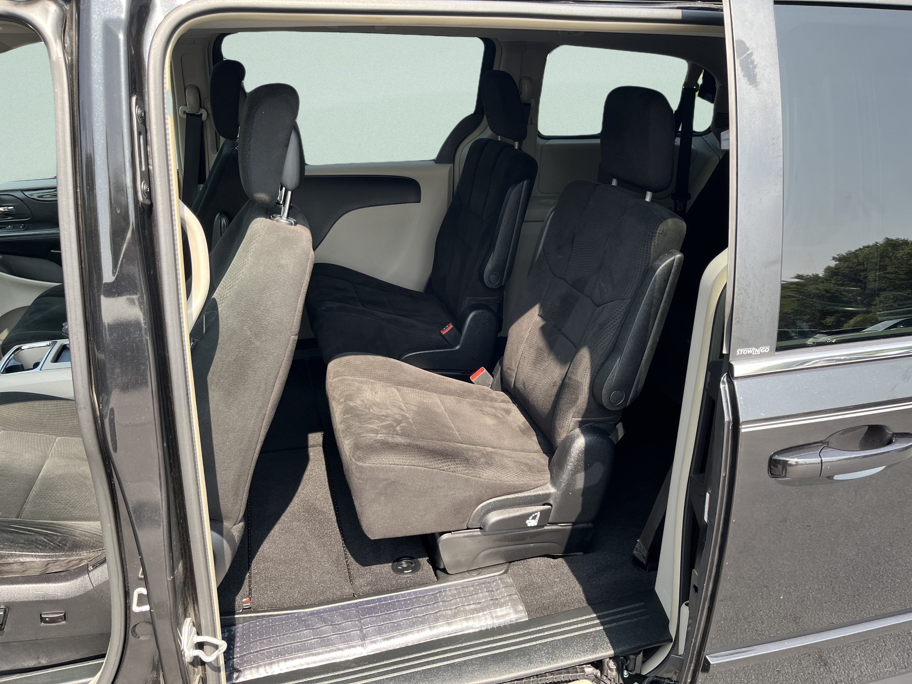 Used 2012 Dodge Grand Caravan Crew FWD image 12