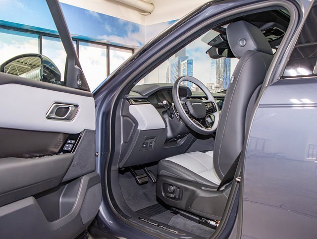 New 2026 Land Rover Range Rover Velar Dynamic SE image 13