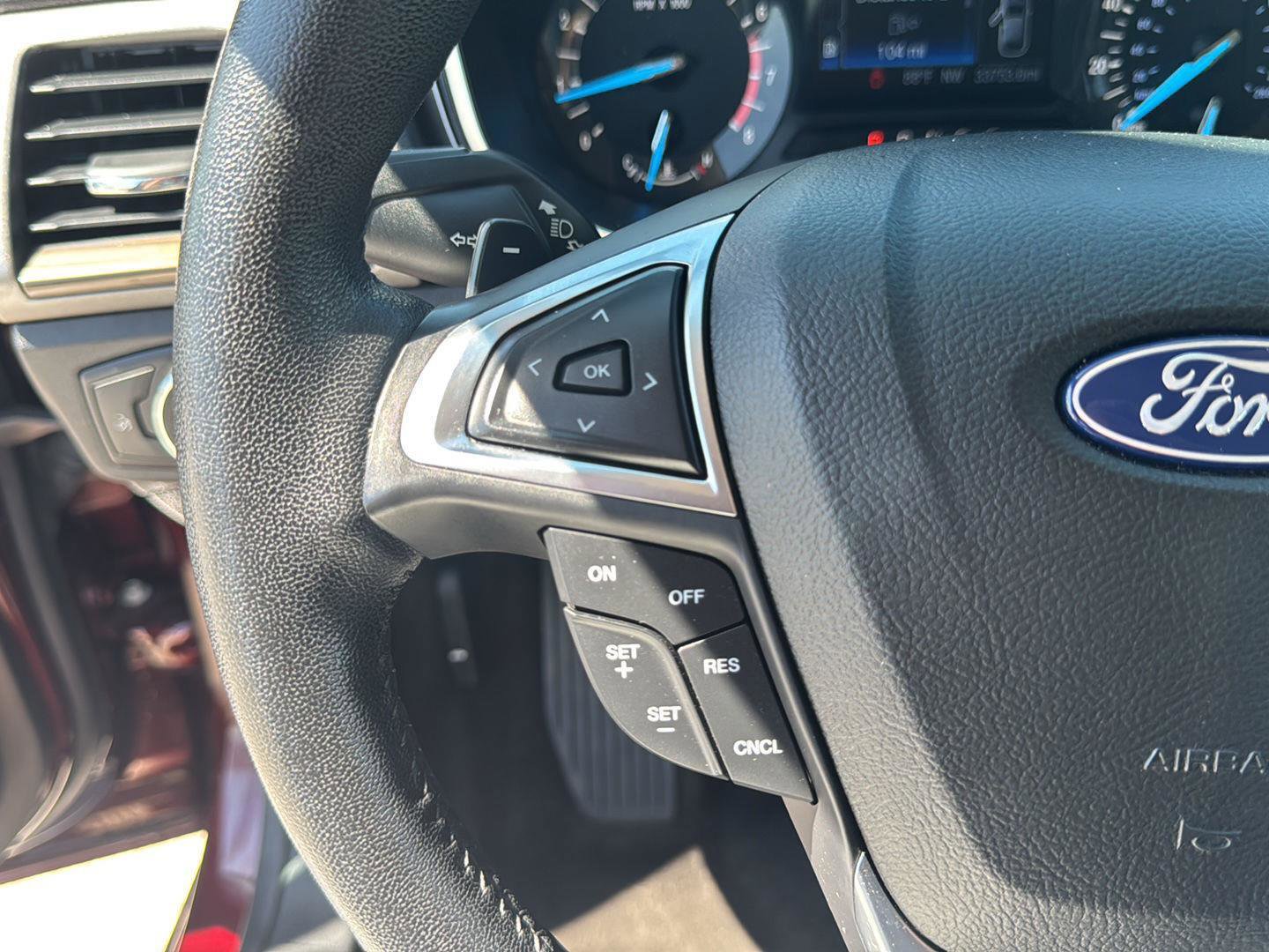 Used 2018 Ford Fusion SE image 19