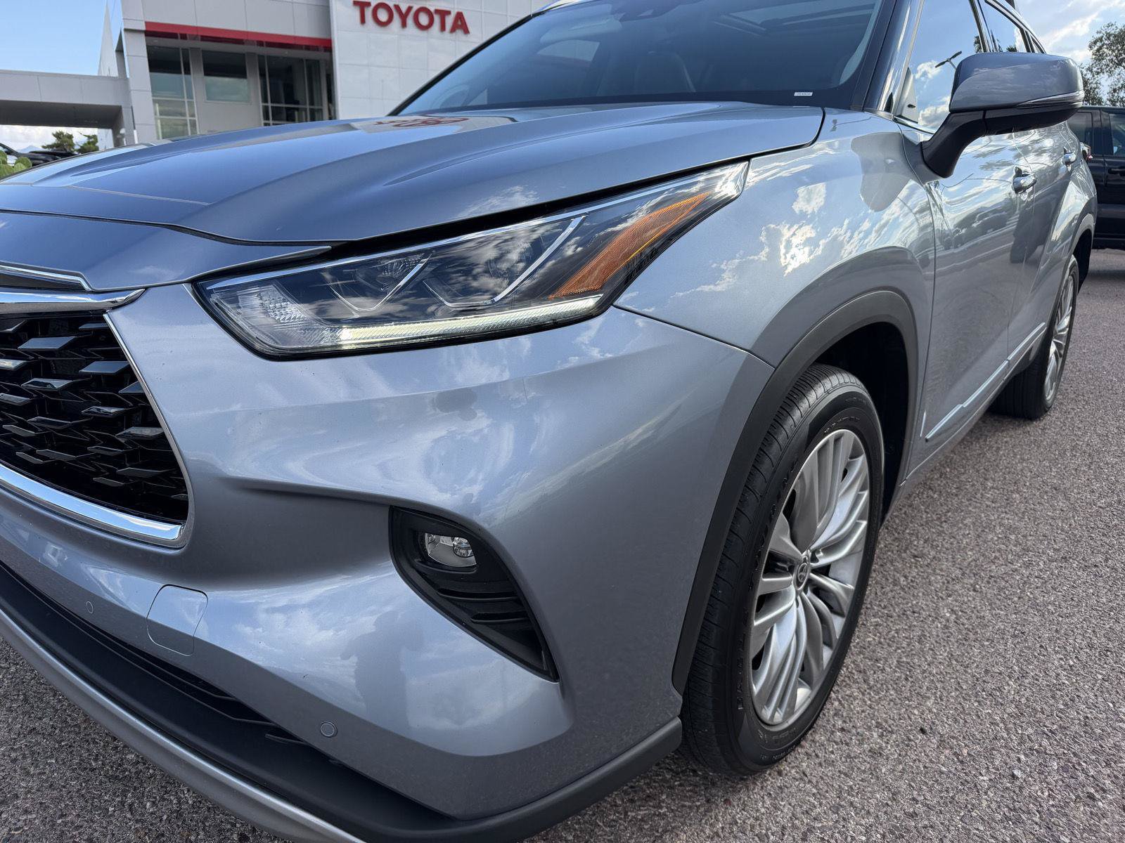 Used 2021 Toyota Highlander Platinum FWD image 10
