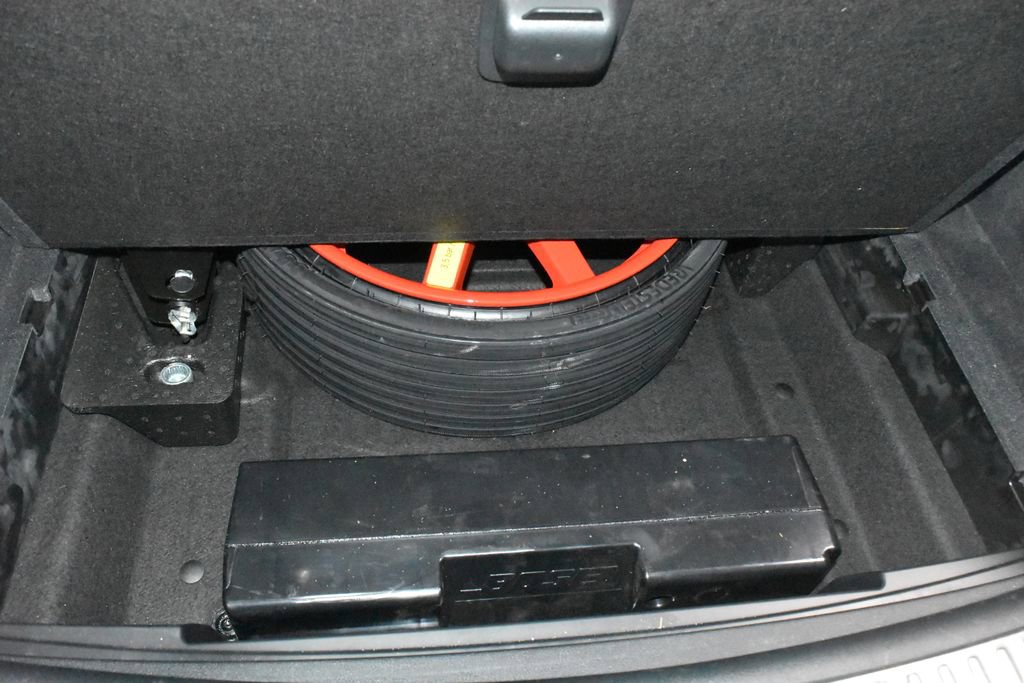 Used 2022 Porsche Macan image 32