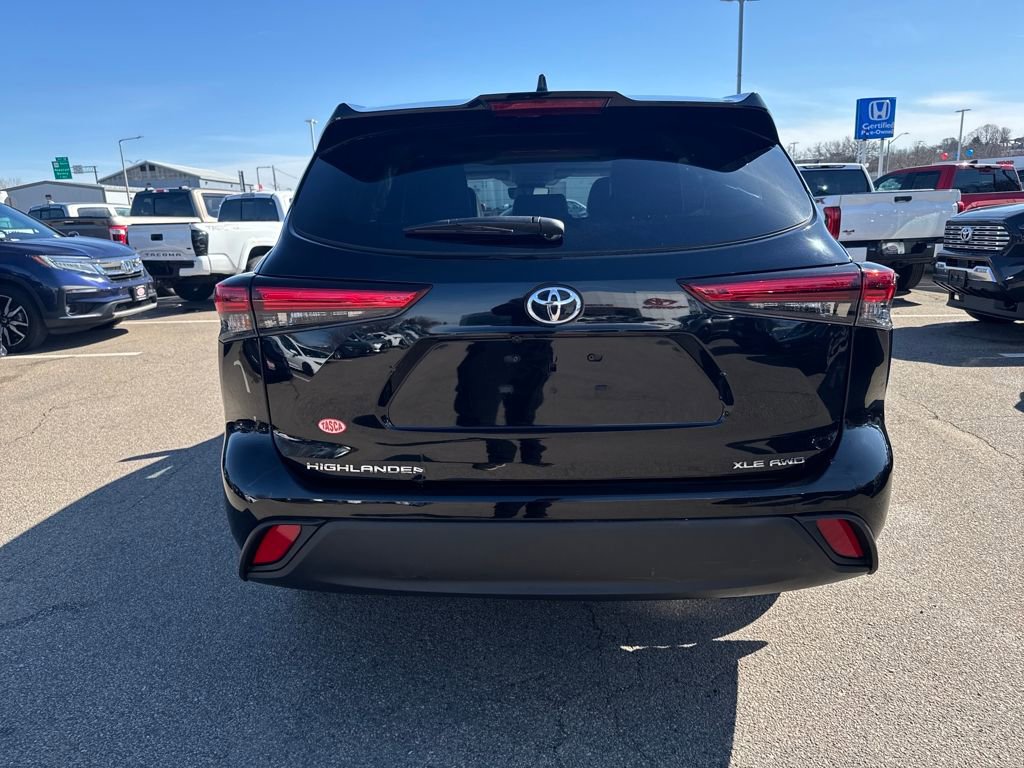 Used 2022 Toyota Highlander XLE image 6
