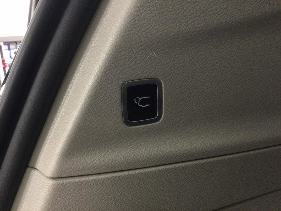 Used 2019 Chrysler Pacifica Touring-L image 27