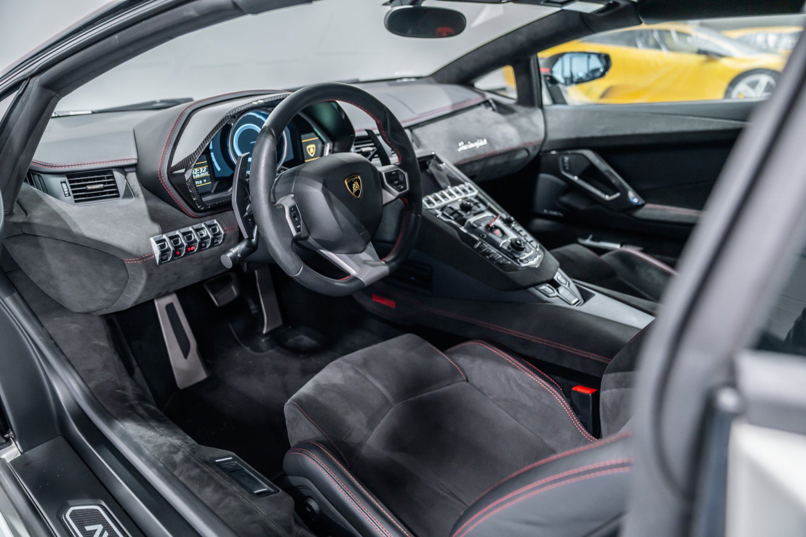 Used 2016 Lamborghini Aventador LP 700-4 image 24