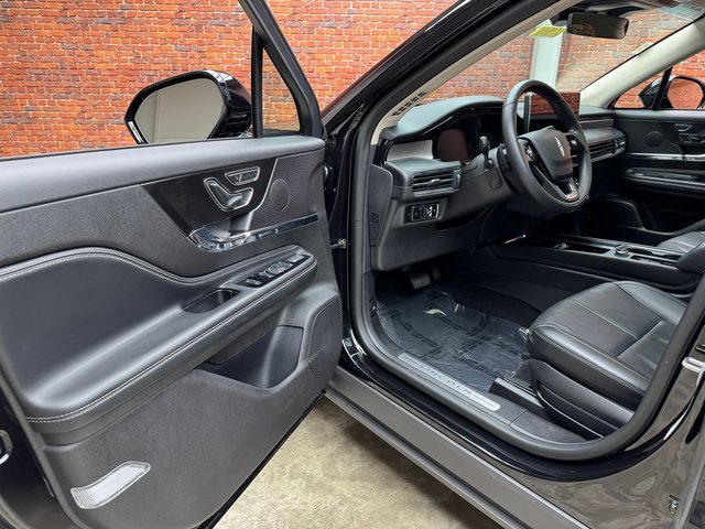 Used 2023 Lincoln Corsair Reserve w/ Equipment Group 201A image 9