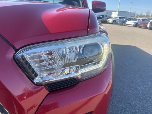 Used 2019 Toyota Tacoma TRD Off-Road image 9
