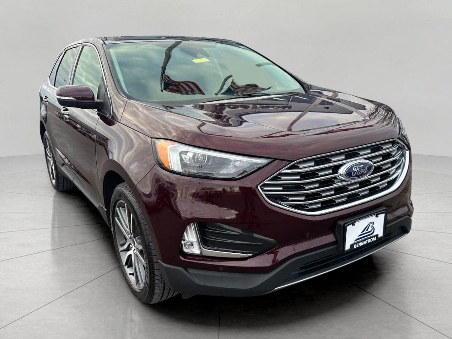 Used 2022 Ford Edge Titanium AWD/4WD image 1