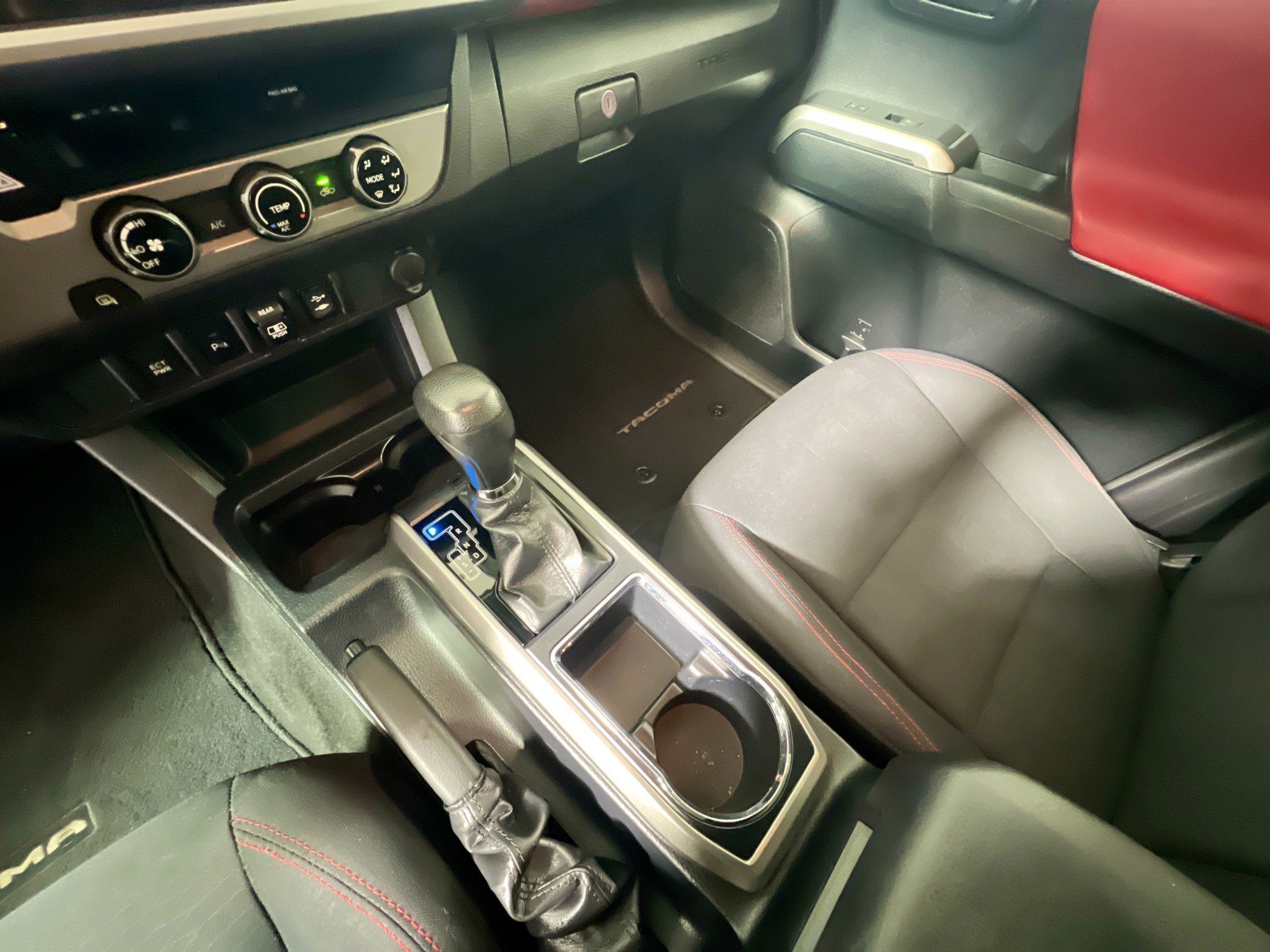 Used 2018 Toyota Tacoma SR5 image 25