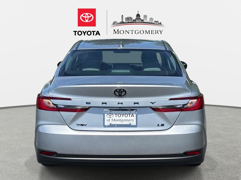 Used 2025 Toyota Camry LE image 4