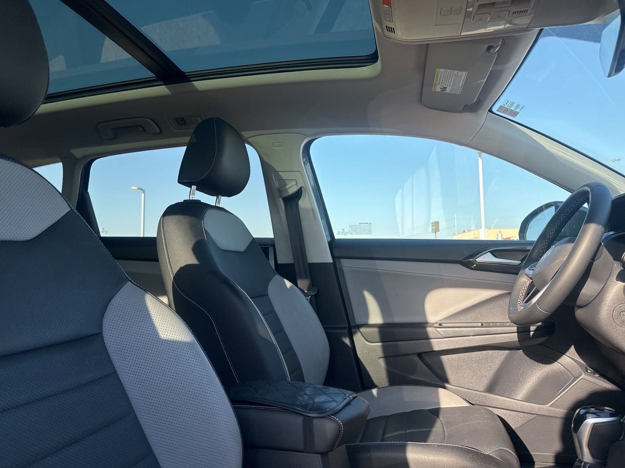 Used 2022 Volkswagen Taos SEL image 24