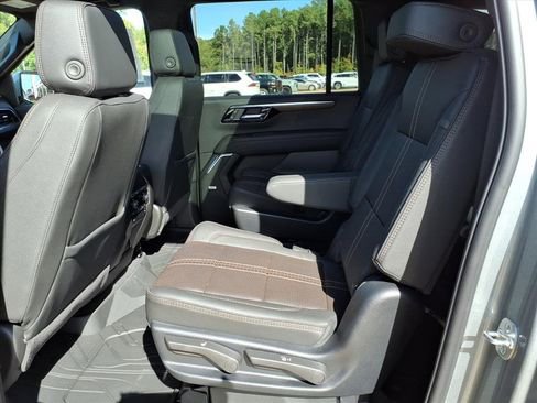 New 2026 Chevrolet Suburban High Country image 31