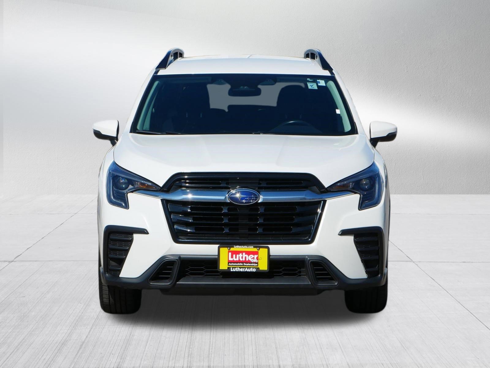 Used 2023 Subaru Ascent Premium image 2