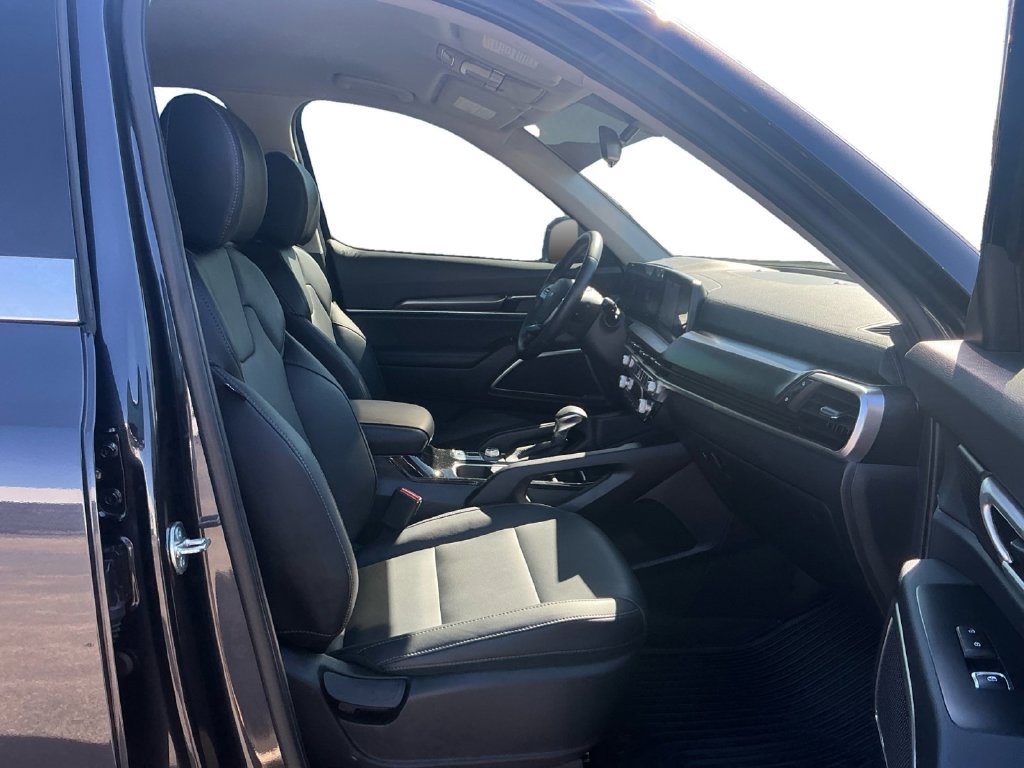 Used 2025 Kia Telluride LX FWD image 22