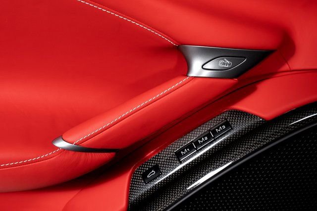 Certified 2025 Ferrari Roma Spider RWD image 60