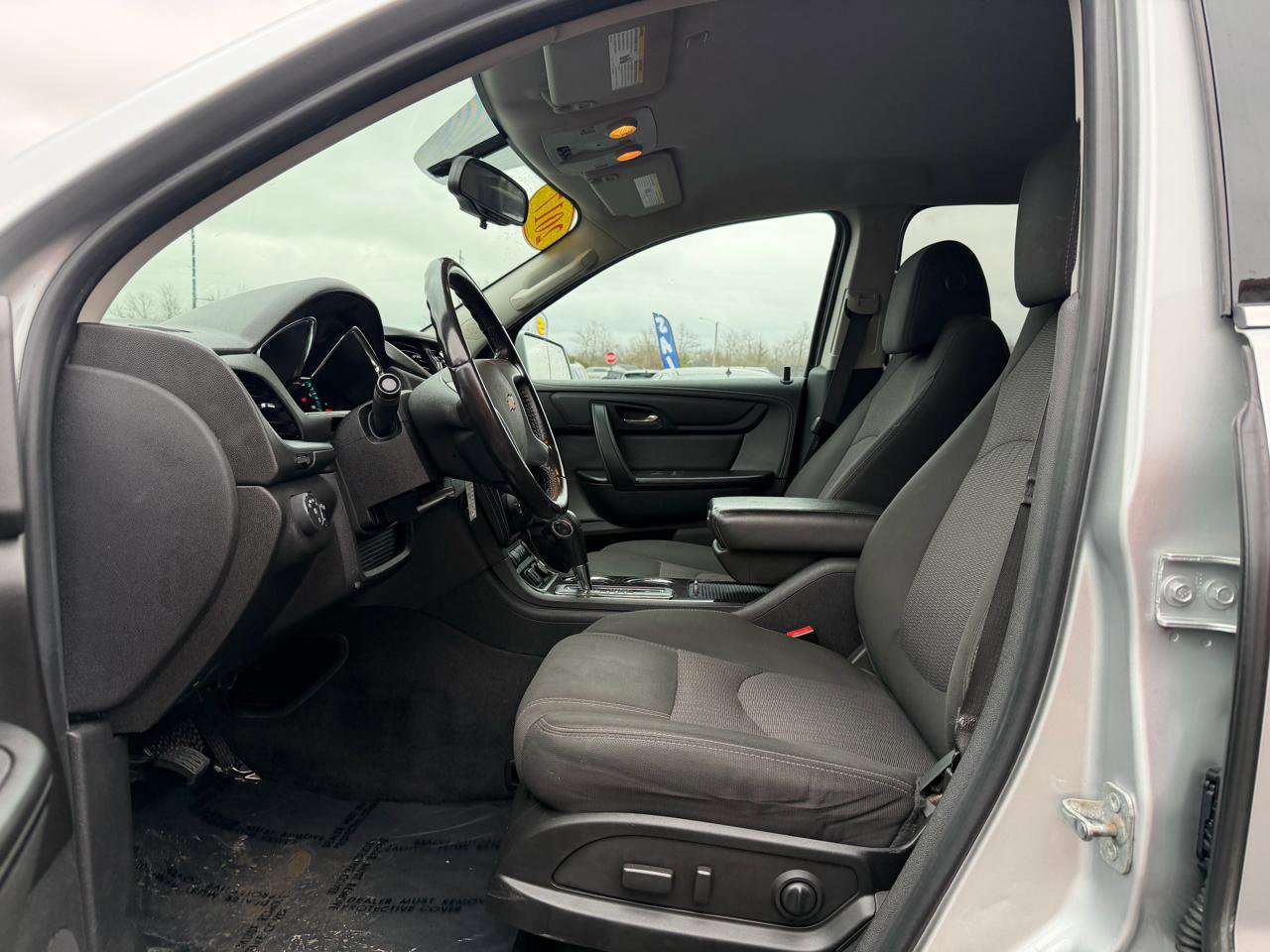 Used 2017 Chevrolet Traverse LT w/ Style and Technology Package image 14