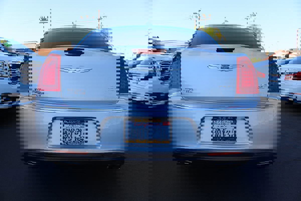 Used 2020 Chrysler 300 Limited image 14