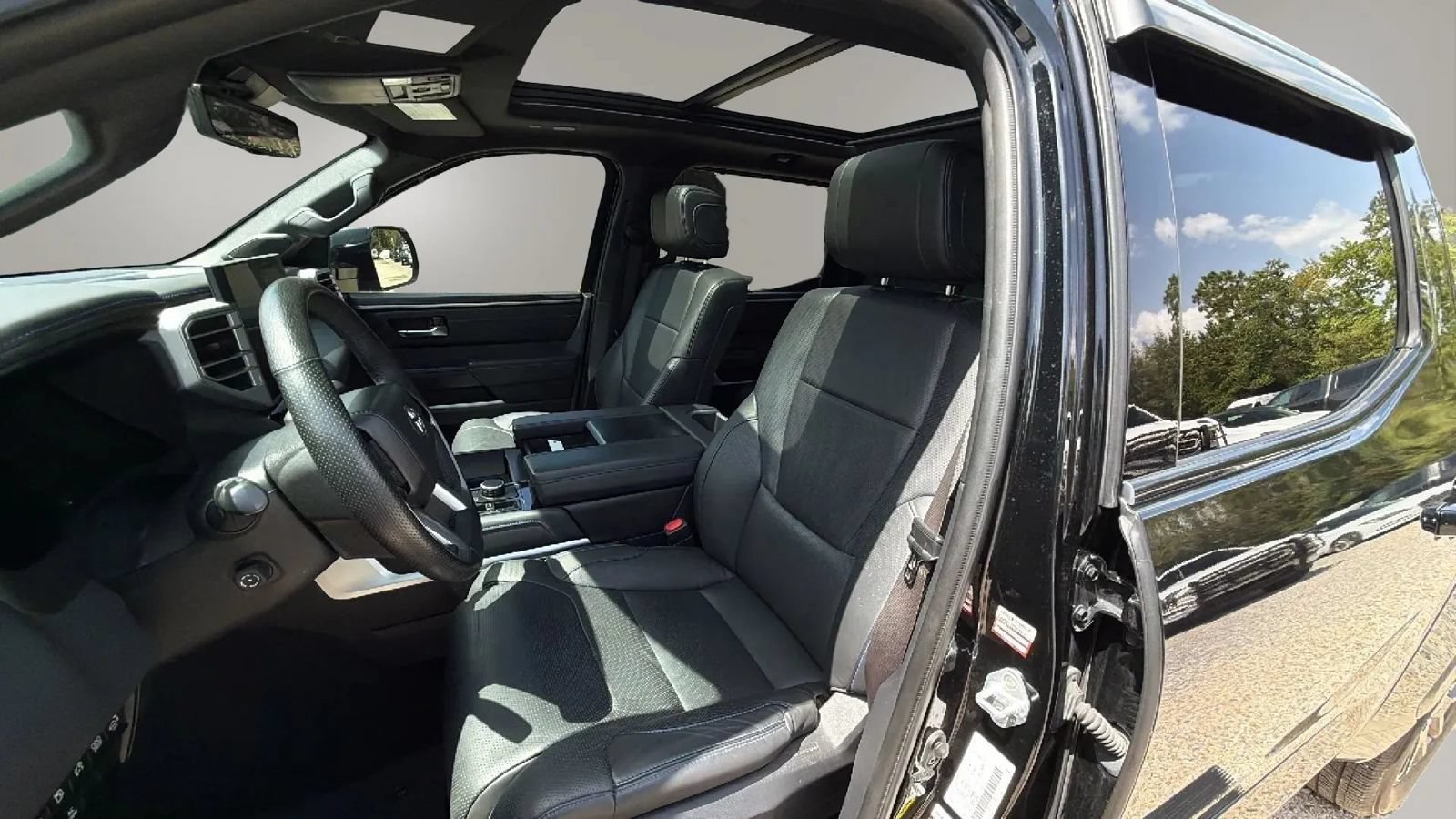 Used 2023 Toyota Tundra Platinum AWD/4WD image 14