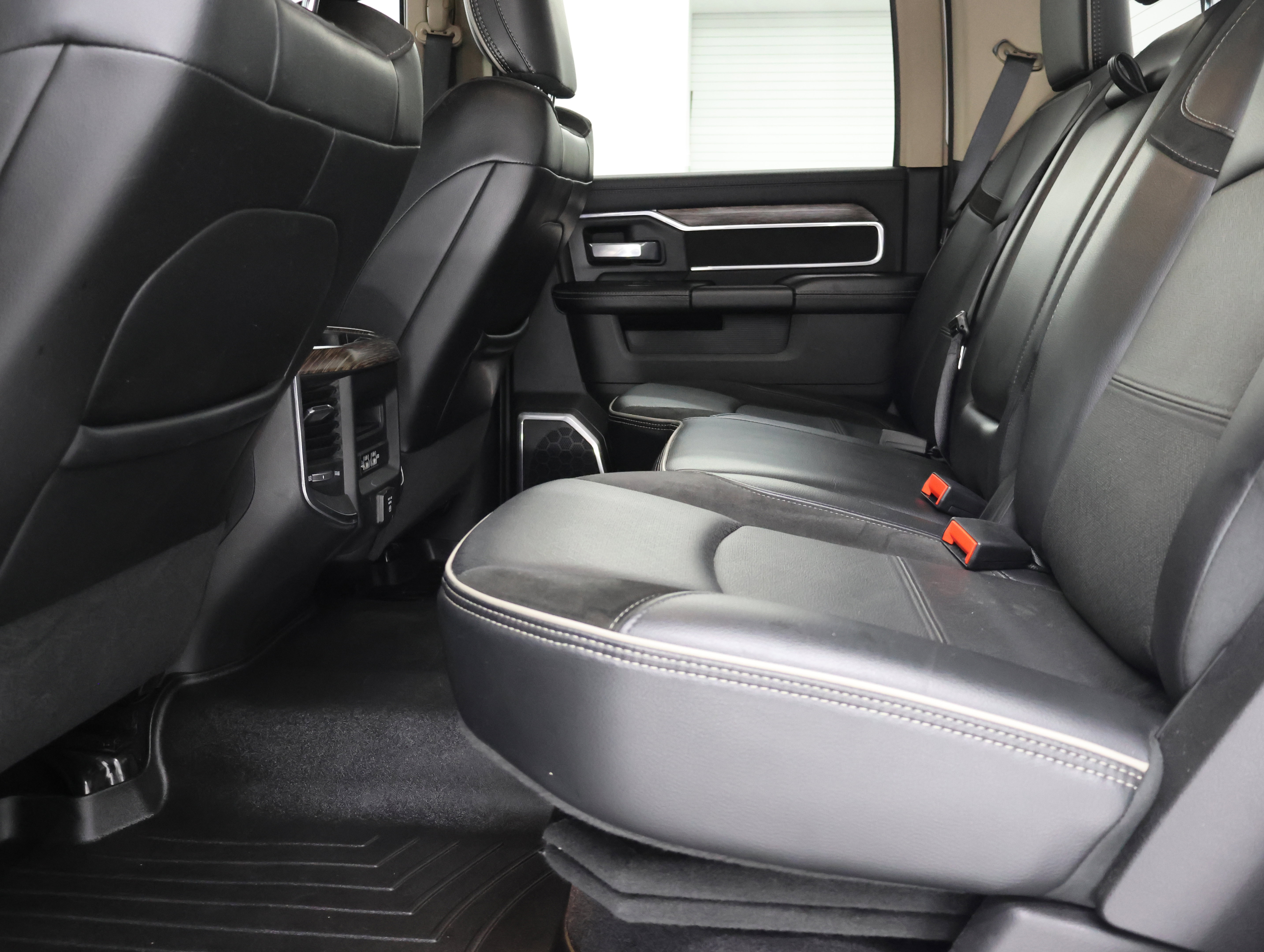 Used 2020 RAM 2500 Laramie AWD/4WD image 35