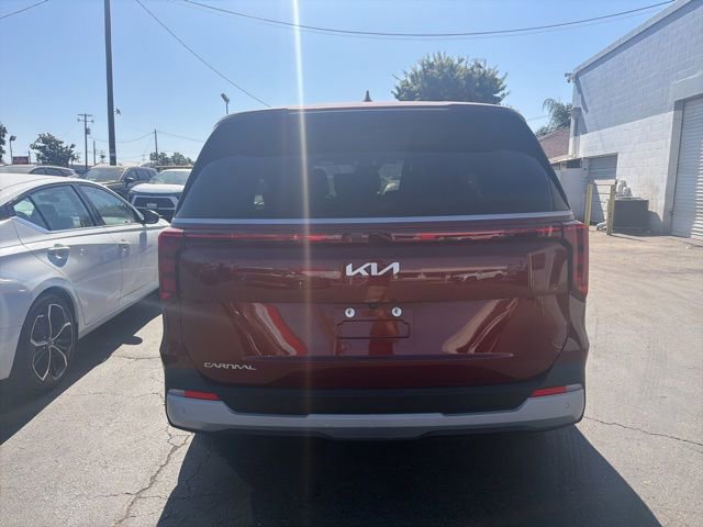 Used 2025 Kia Carnival FWD image 6