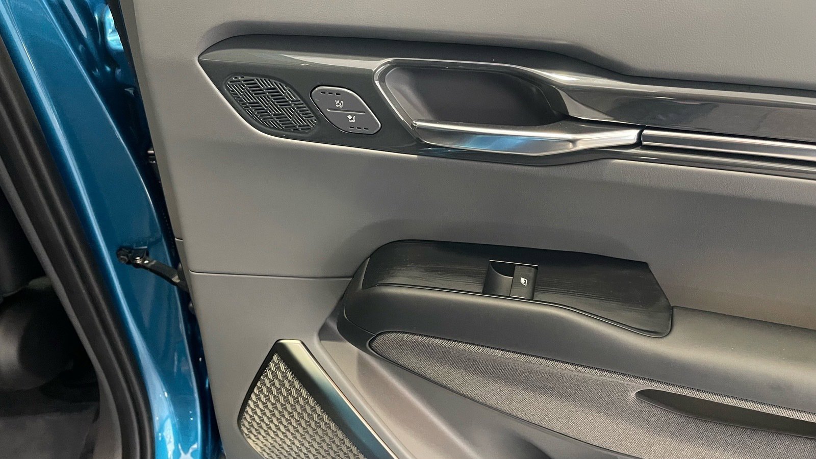 Used 2026 Kia EV9 Land w/ Nightfall Edition Package image 47