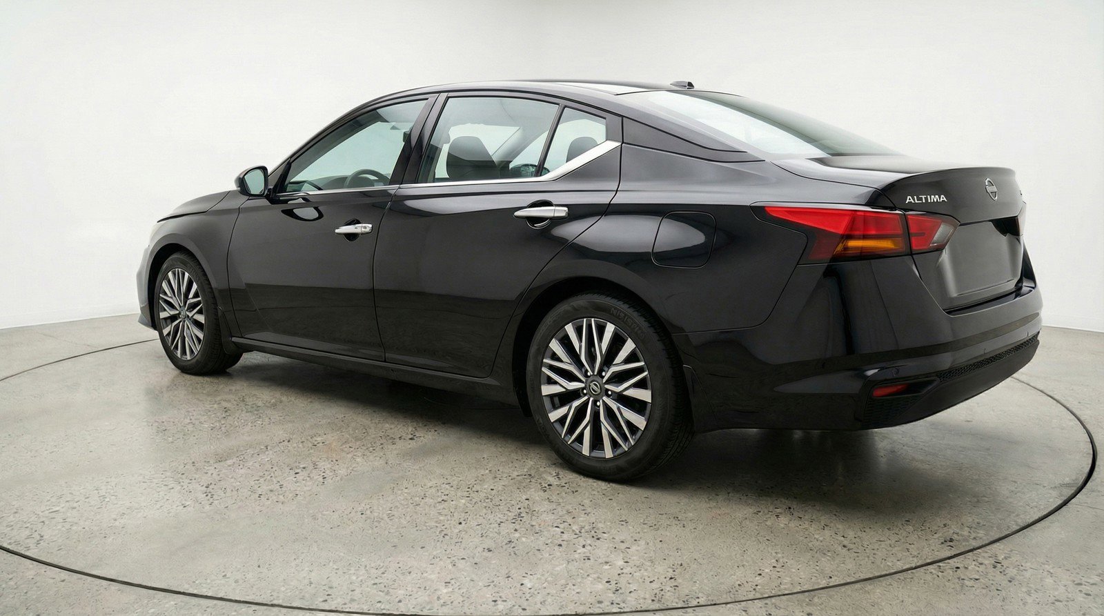 Used 2025 Nissan Altima 2.5 SV image 6