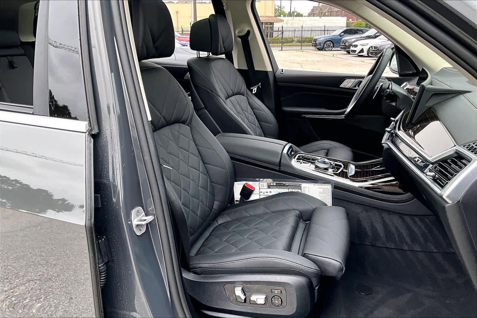 Used 2026 BMW X7 xDrive40i AWD/4WD image 8