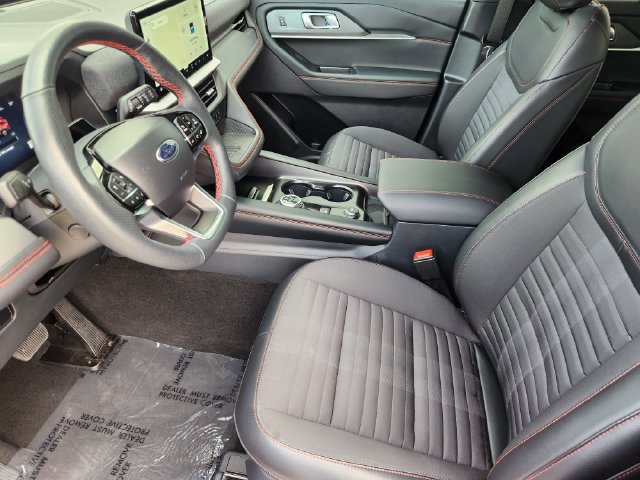 Used 2025 Ford Explorer ST-Line w/ Premium Package RWD image 4