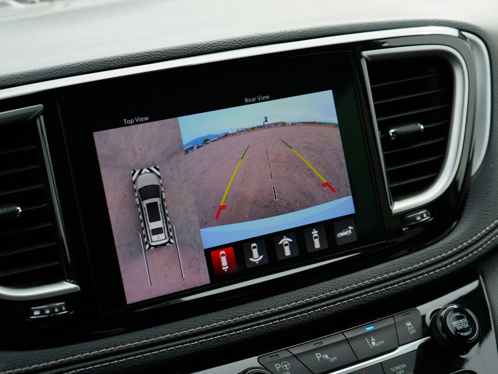 Used 2024 Chrysler Pacifica Limited image 19