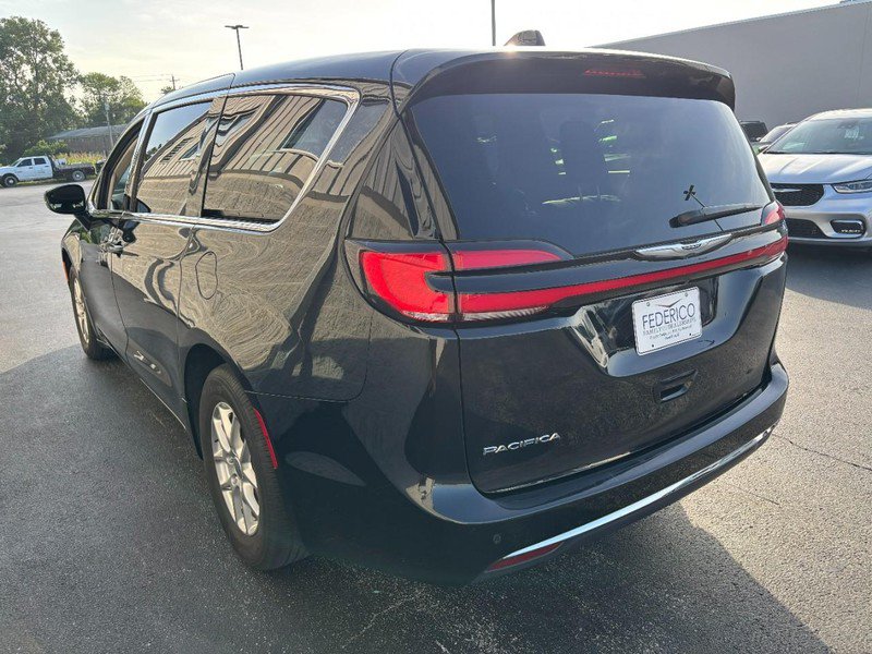 Used 2024 Chrysler Pacifica Touring-L FWD image 6