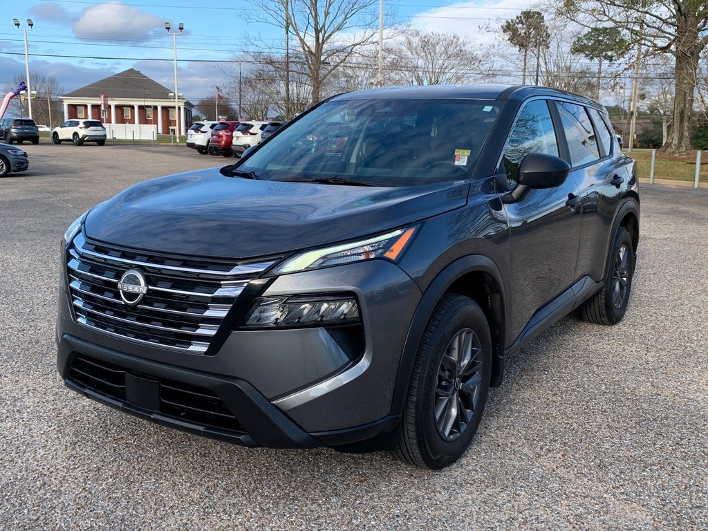 Used 2025 Nissan Rogue S image 4