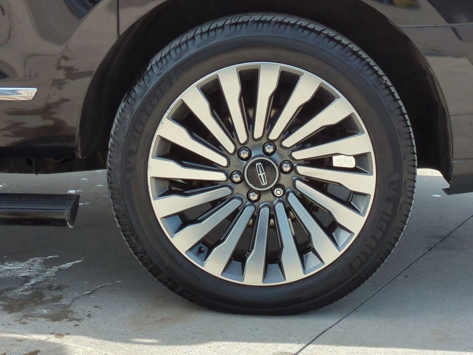 Used 2018 Lincoln Navigator L Reserve w/ Technology Package image 17