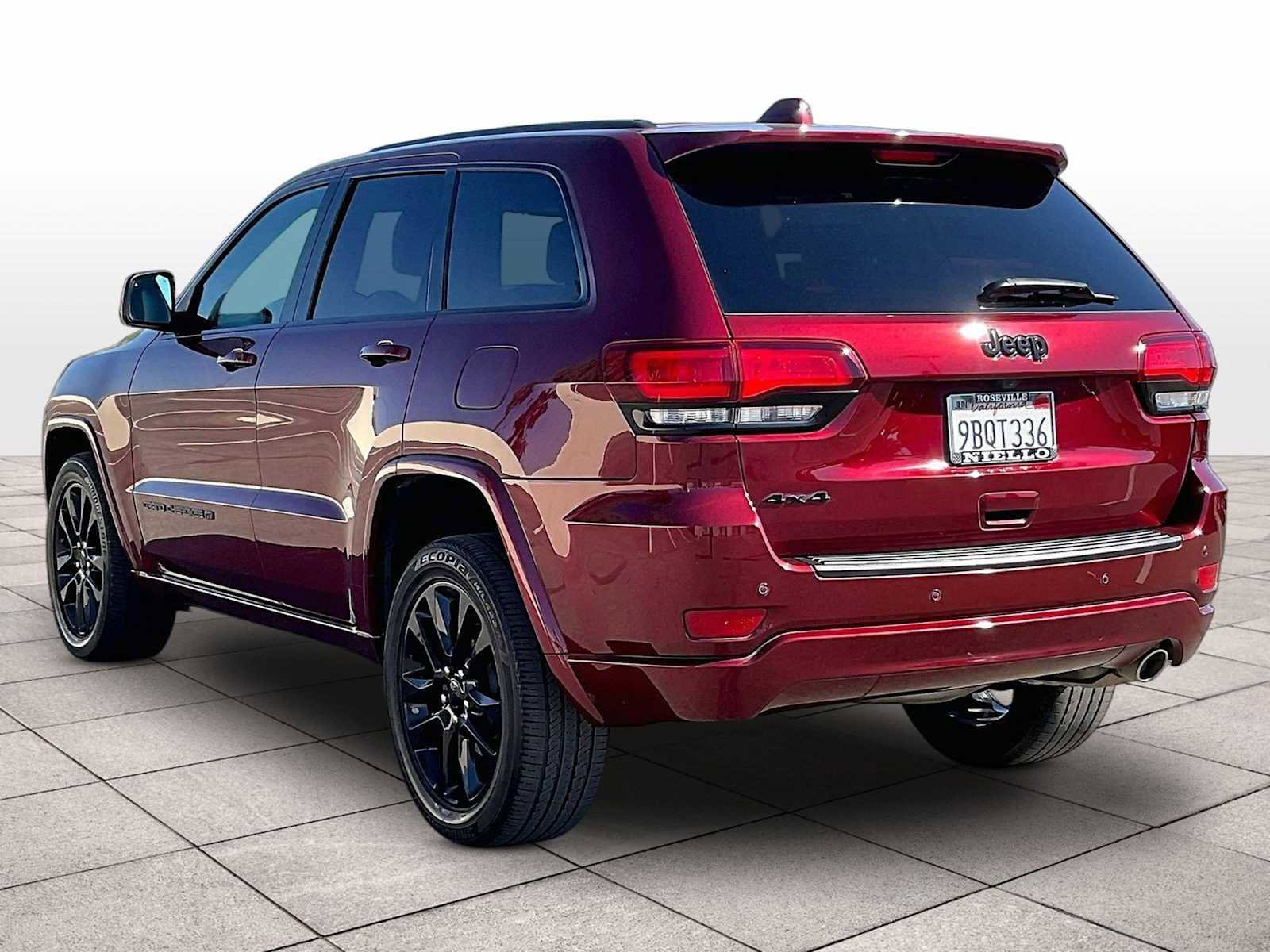 Used 2022 Jeep Grand Cherokee Laredo X AWD/4WD image 13