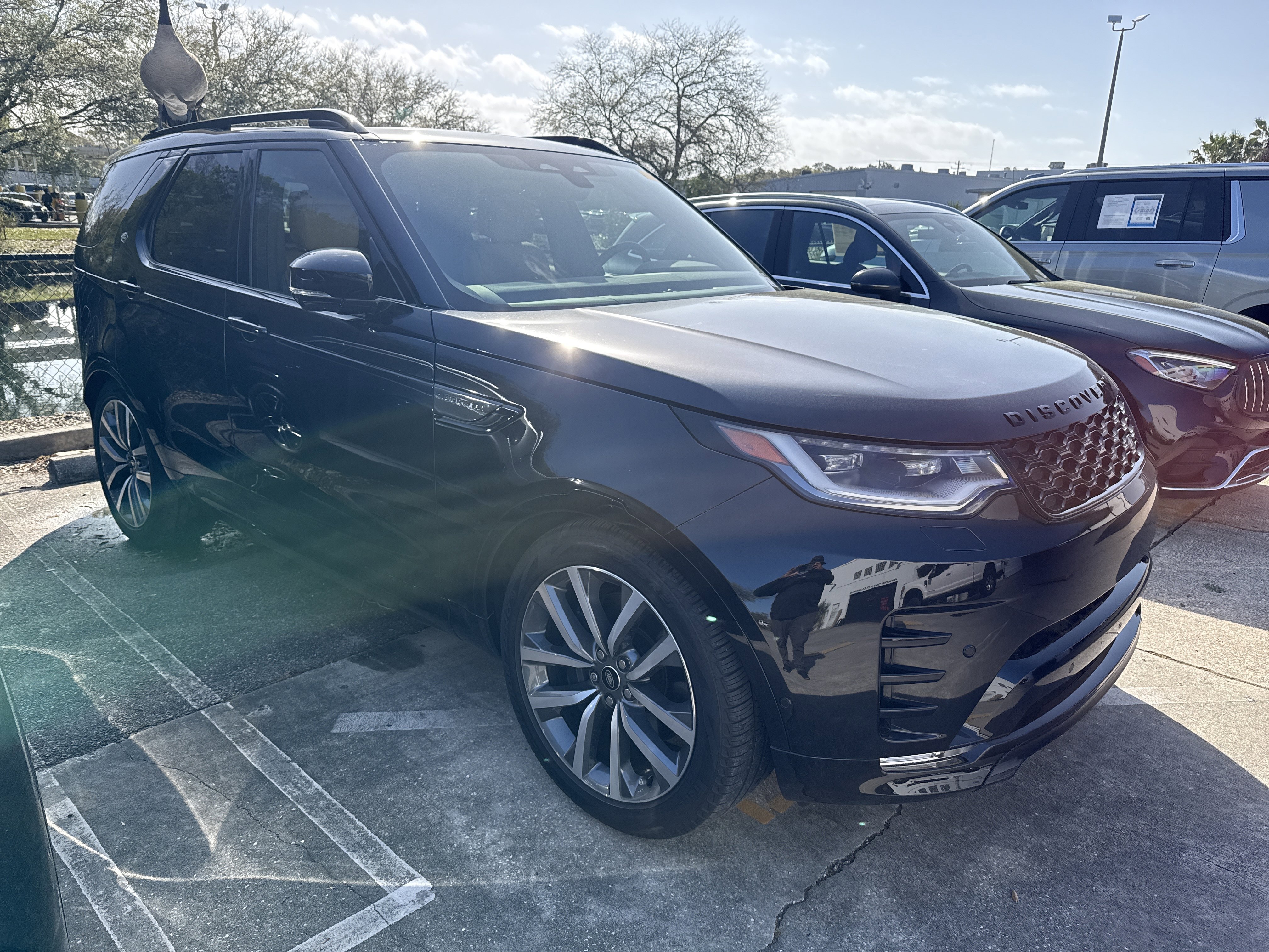 Certified 2025 Land Rover Discovery Dynamic SE image 1