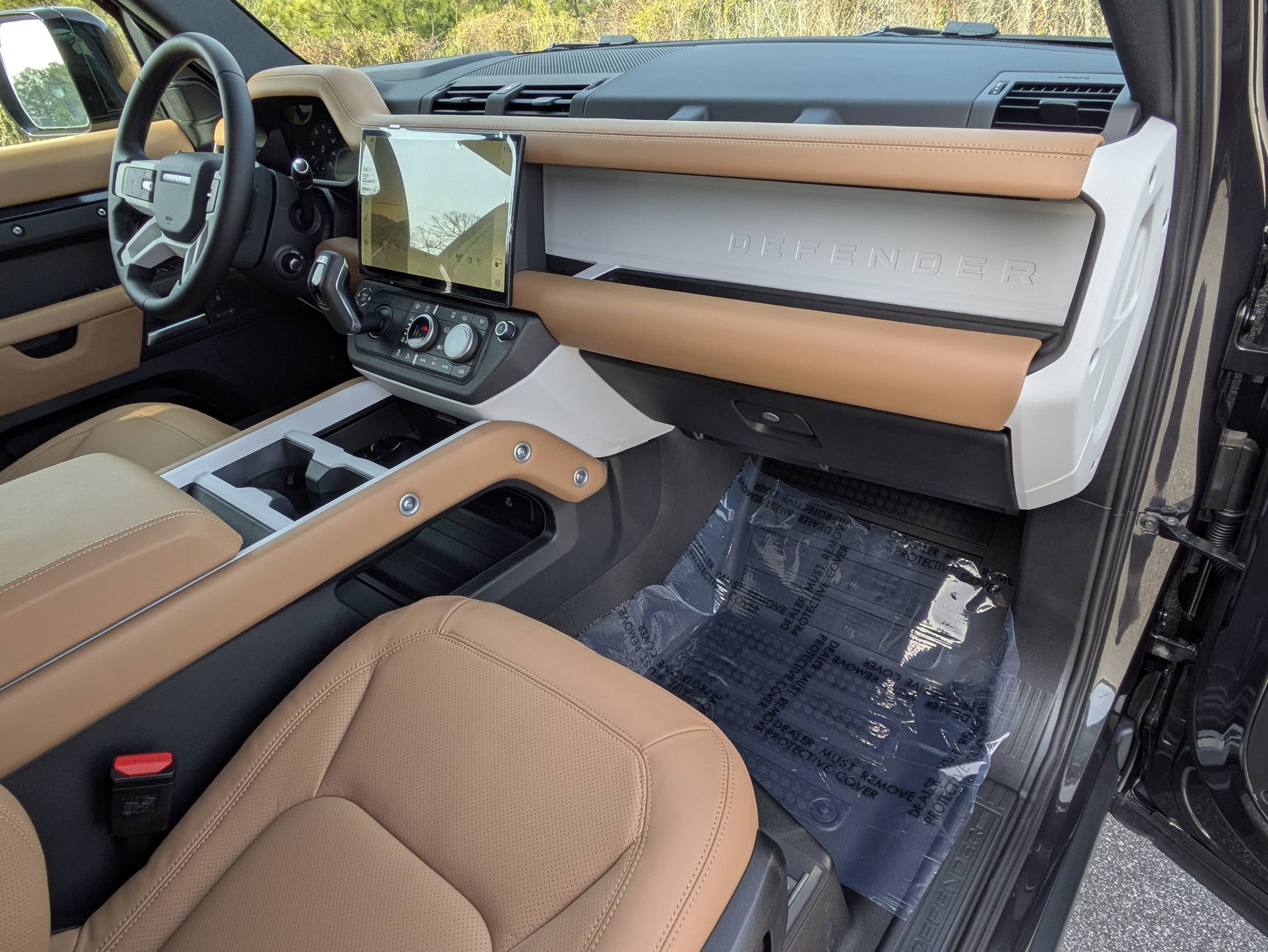 New 2026 Land Rover Defender 110 X-Dynamic SE image 28