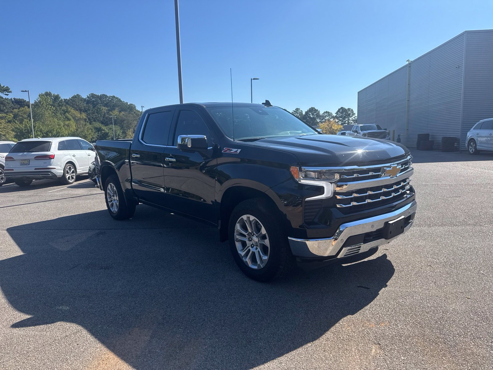Used 2025 Chevrolet Silverado 1500 LTZ w/ LTZ Premium Package AWD/4WD image 3