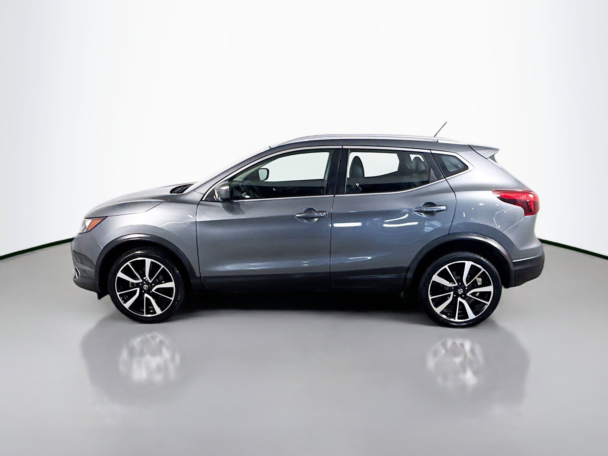 Used 2019 Nissan Rogue Sport SL w/ Premium Package image 6