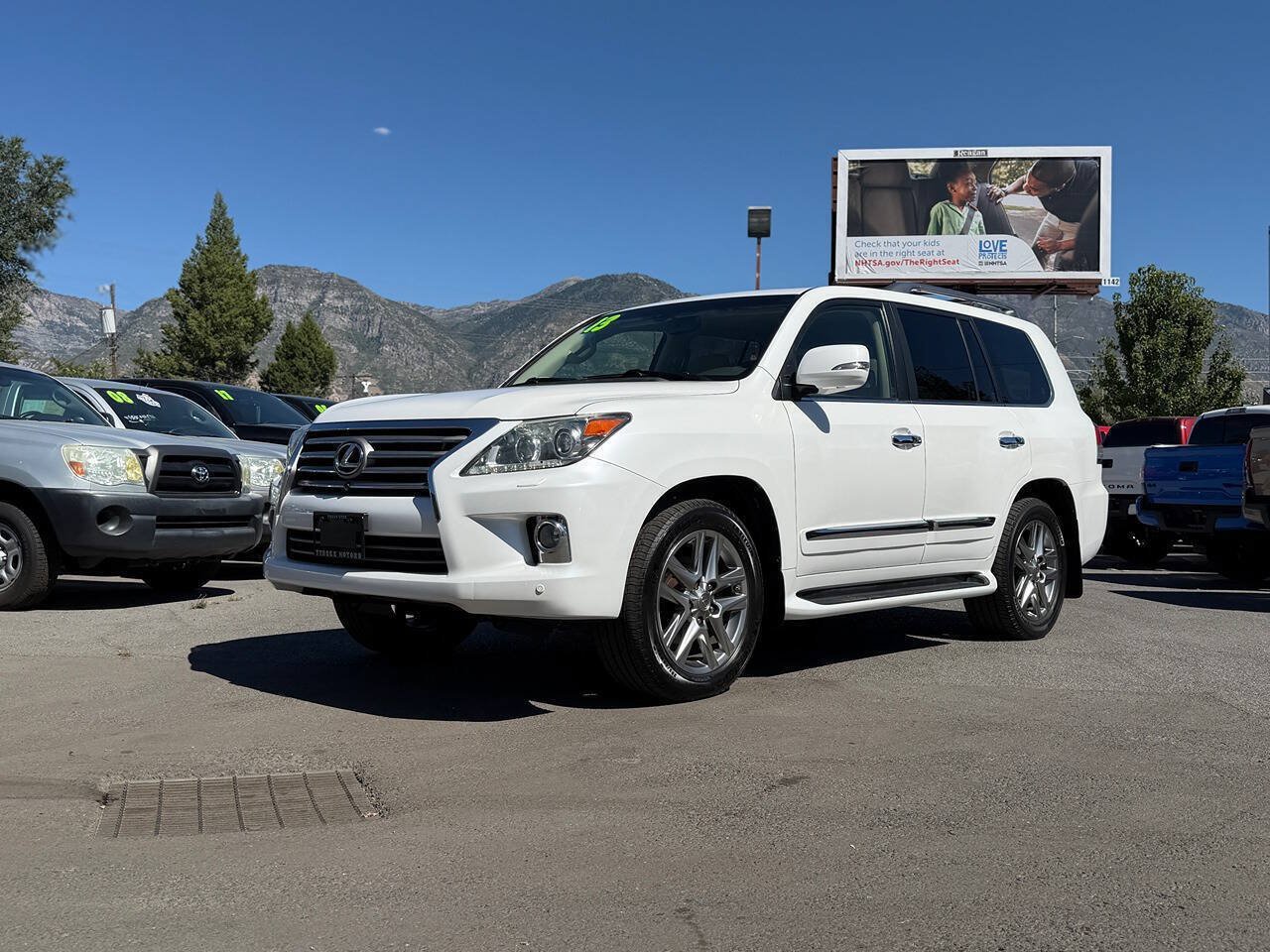 Used 2013 Lexus LX 570 4WD w/ Luxury Pkg
