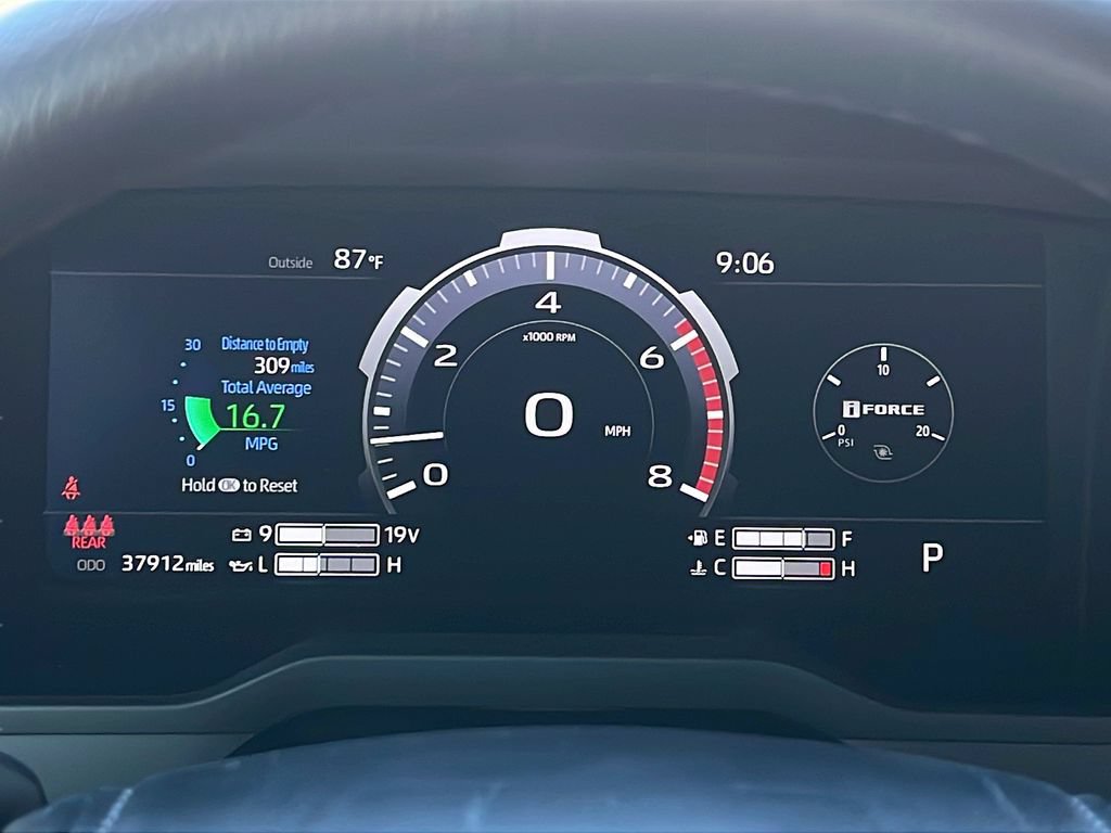 Used 2024 Toyota Tundra Limited AWD/4WD image 21