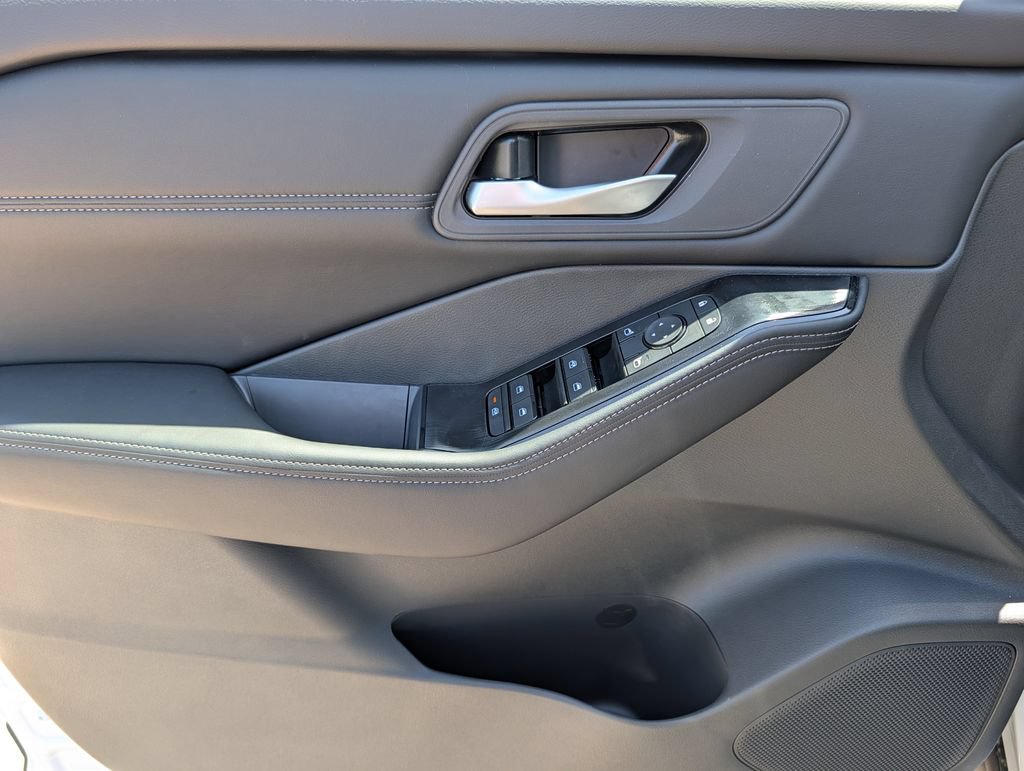 New 2026 Nissan Rogue Dark Armor AWD/4WD image 19